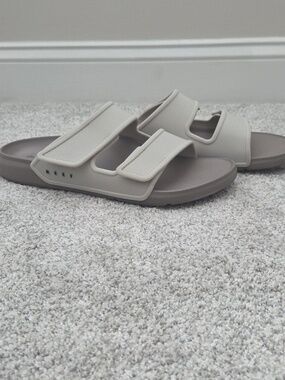 Pre Owned Mens Reef Double-Strap Slides in Light Gray